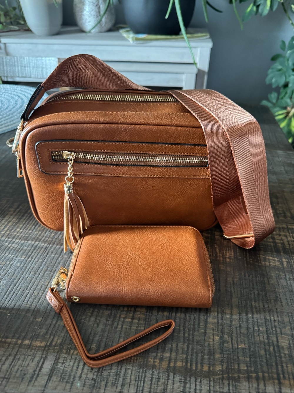 Women's Crossbody Bag and Wallet Set - Tan